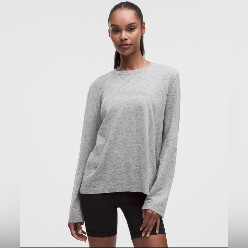 Lululemon Women’s Swiftly Relaxed Long Sleeve Top in Light Gray